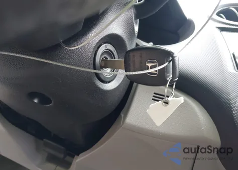 2012 Honda Insight z USA, uszkodzony, nr VIN JHMZE2H3XCS000193